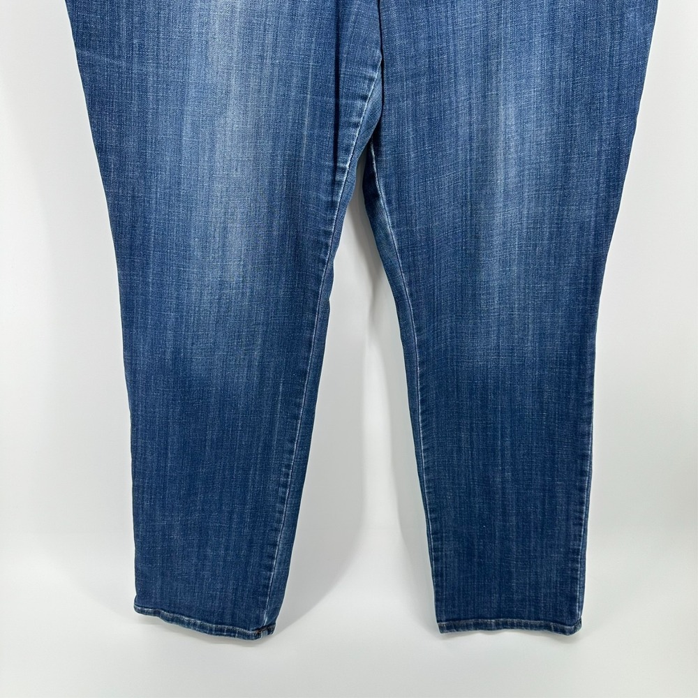 Lee Jeans Womens 18W Long Blue Denim Relaxed Fit Straight Leg Mid Rise Stretch - Picture 2 of 10